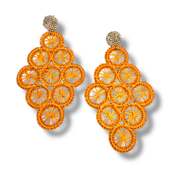 Aretes Mompox en palma de Iraca