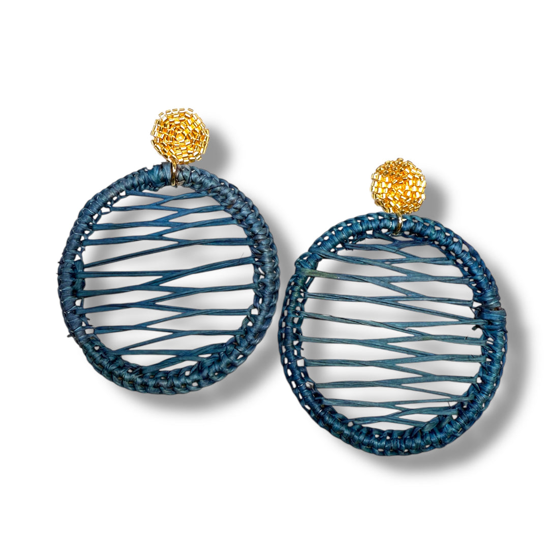 Aretes Maya en palma de Iraca
