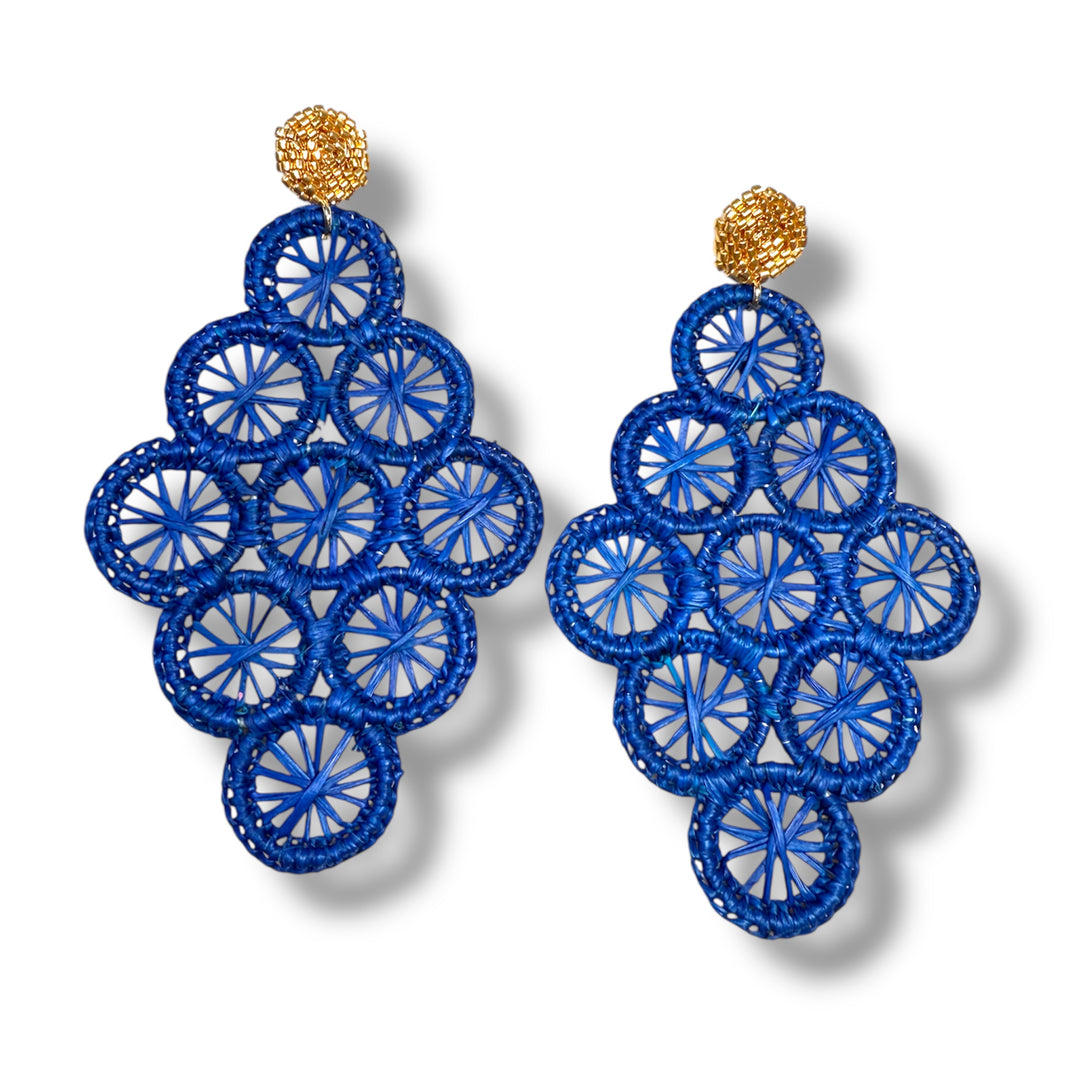 Aretes Mompox en palma de Iraca