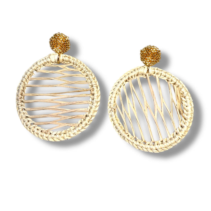 Aretes Maya en palma de Iraca