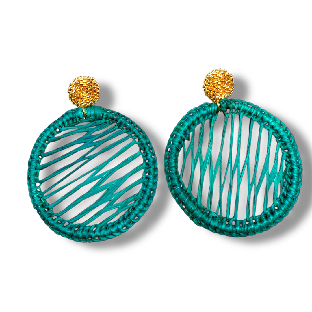 Aretes Maya en palma de Iraca